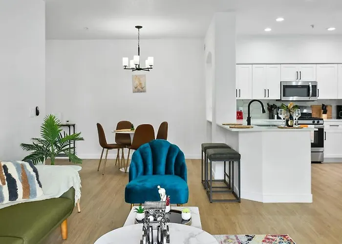 Two Cozysuites With Pool & Jacuzzi 02&09 Glendale