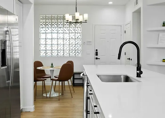 Two Cozysuites With Pool & Jacuzzi 02&09 Apartment Glendale