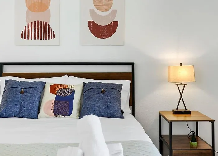 Two Cozysuites With Pool & Jacuzzi 02&09 Apartment Glendale