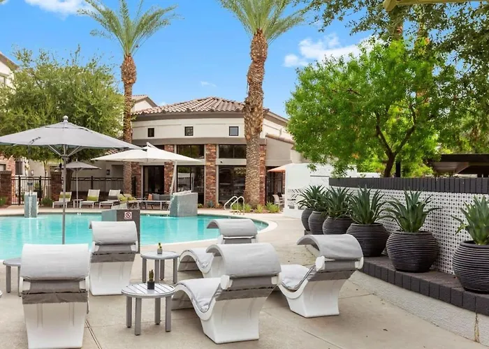 Two Cozysuites With Pool & Jacuzzi 02&09 Glendale