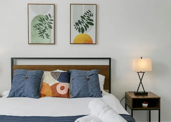 Two Cozysuites With Pool & Jacuzzi 02&09 Glendale